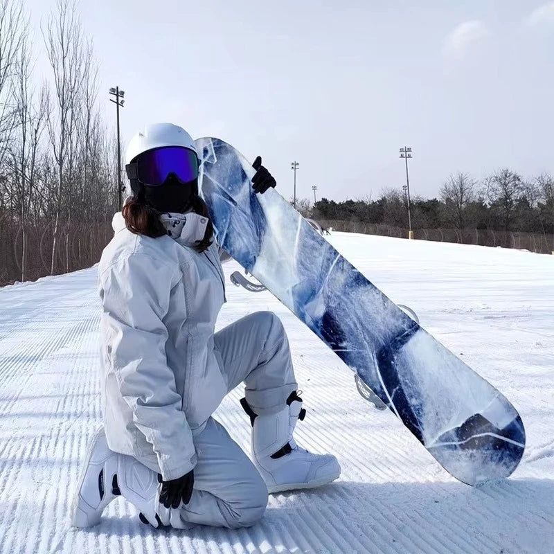 Tabla de Snowboard Champion Endorsement para Adultos, Núcleo de Álamo, Todoterreno, Bidireccional, 150 cm, Grabada, con Soporte para Tabla de Snowboard y Raquetas de Nieve