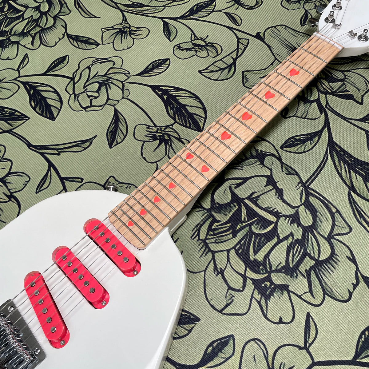 Guitarra eléctrica con forma de gato kawaii, guitarra con incrustaciones en forma de corazón en el diapasón de arce, guitarra eléctrica para principiantes