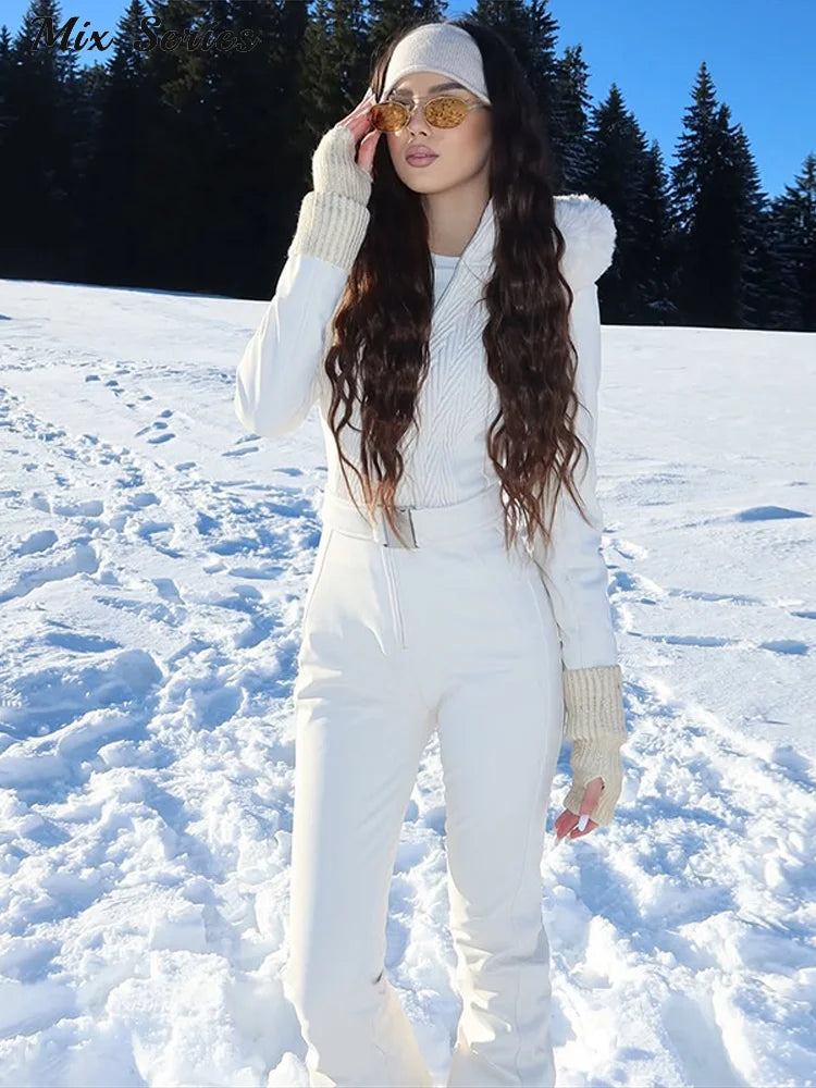 Mono de esquí con capucha a la moda y cinturón para mujer, mono cálido de manga larga a prueba de viento con cremallera, traje de nieve todo en uno para Otoño e Invierno 2025