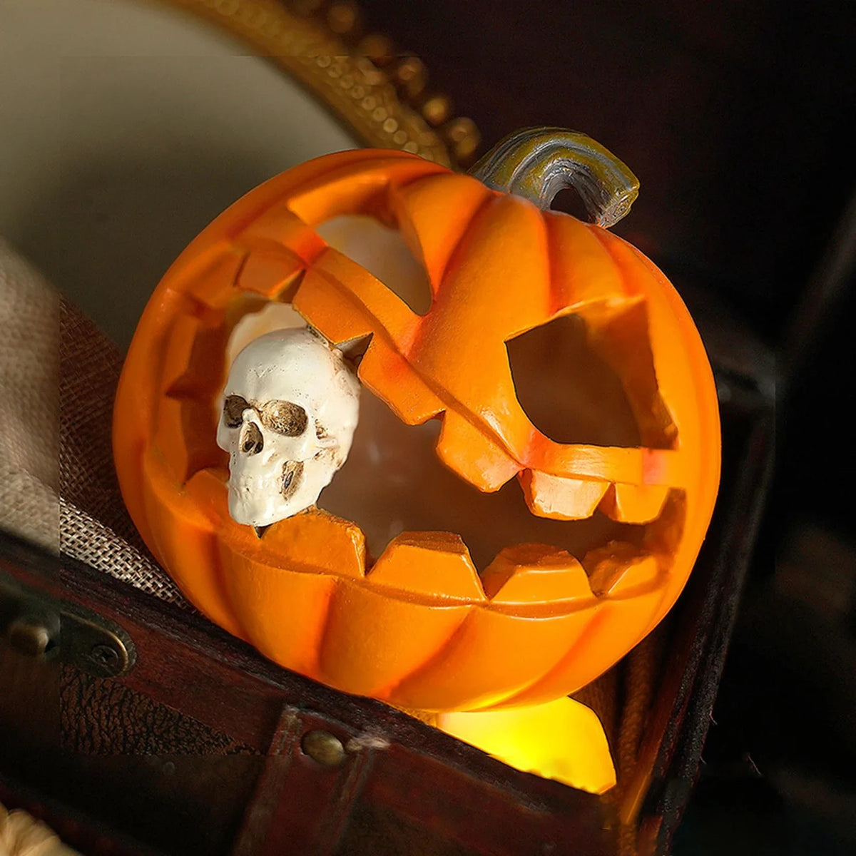 Linterna de calabaza de Halloween con luz LED, estatuas de calavera, adorno brillante de Jack-O-Lantern espeluznante para decoración de mesa de hogar, bar o casa embrujada