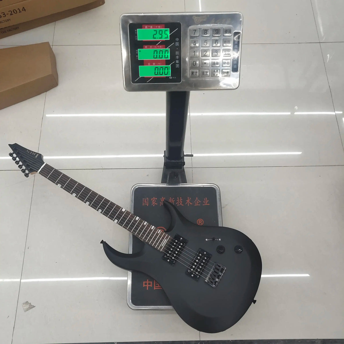 IRIN-Guitarra eléctrica de 6 cuerdas, 24 trastes, cuerpo Oguman, mástil de arce, Guitarra eléctrica colorida con Cable de conexión de llave de bolsa