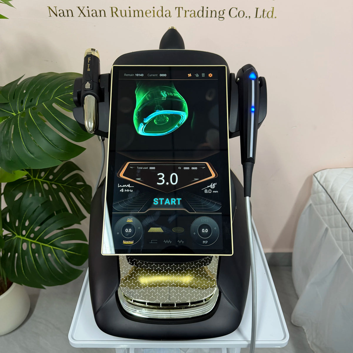 La nueva máquina 360MAX 25D HiFU, con tecnología 3 en 1, para el adelgazamiento facial no invasivo, el tratamiento antiedad y el reafirmamiento corporal.