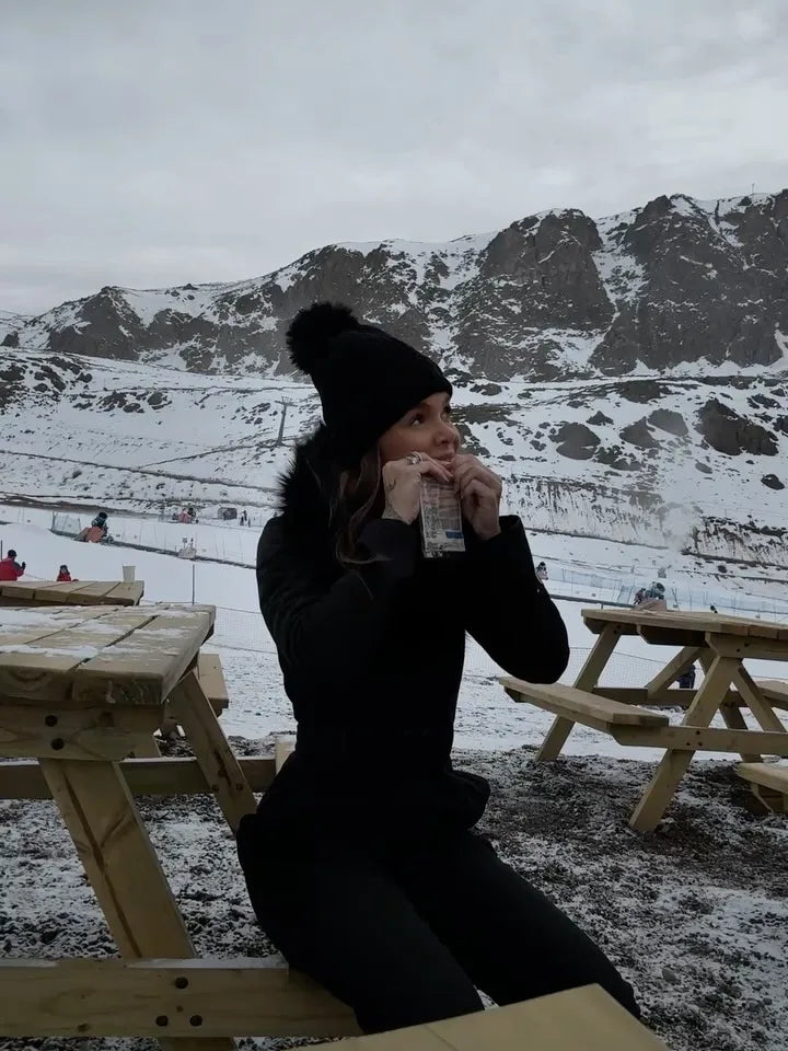 Ropa de esquí negra elegante con cuello levantado para mujer, mono ajustado de cintura alta con cintura de manga larga, mono cálido de invierno 2026