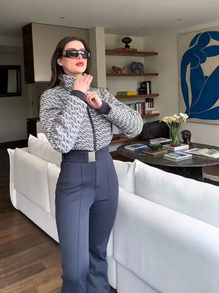 Mono de esquí grueso con estampado elegante para mujer, pelele largo elegante de manga larga con cuello levantado y cinturón con cremallera, peleles cálidos de cintura alta a la moda