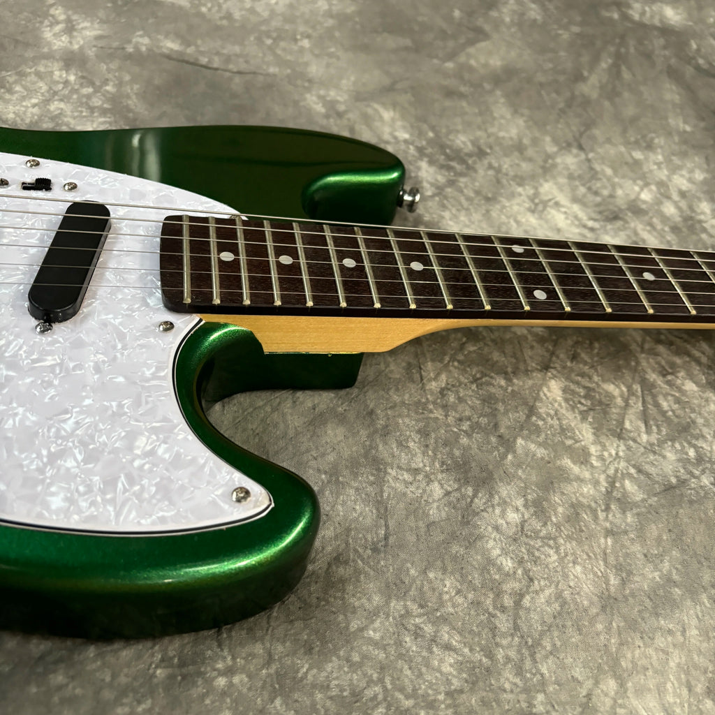 Guitarra Eléctrica Green Mustang con Mástil de Arce y Diapasón de Palisandro, Envío Rápido
