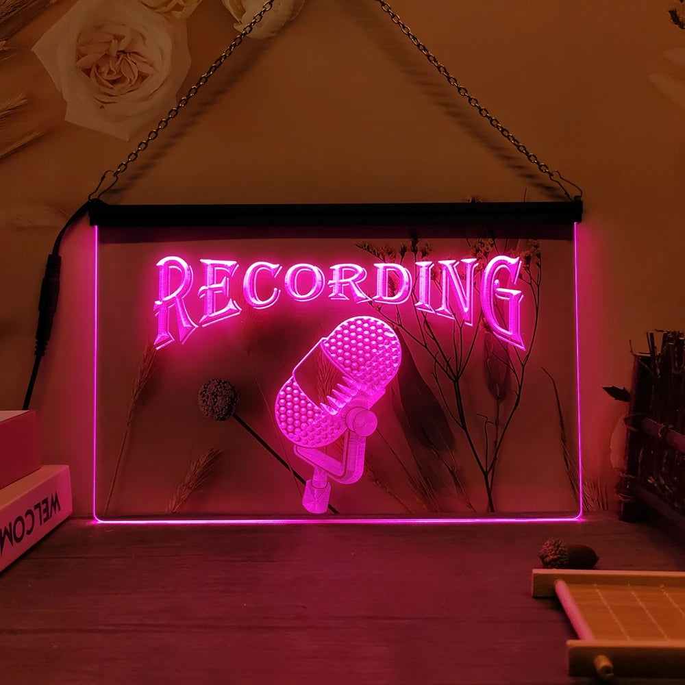 Señal de neón LED rectangular 'RECORDING' en rosa/morado con micrófono iluminado.