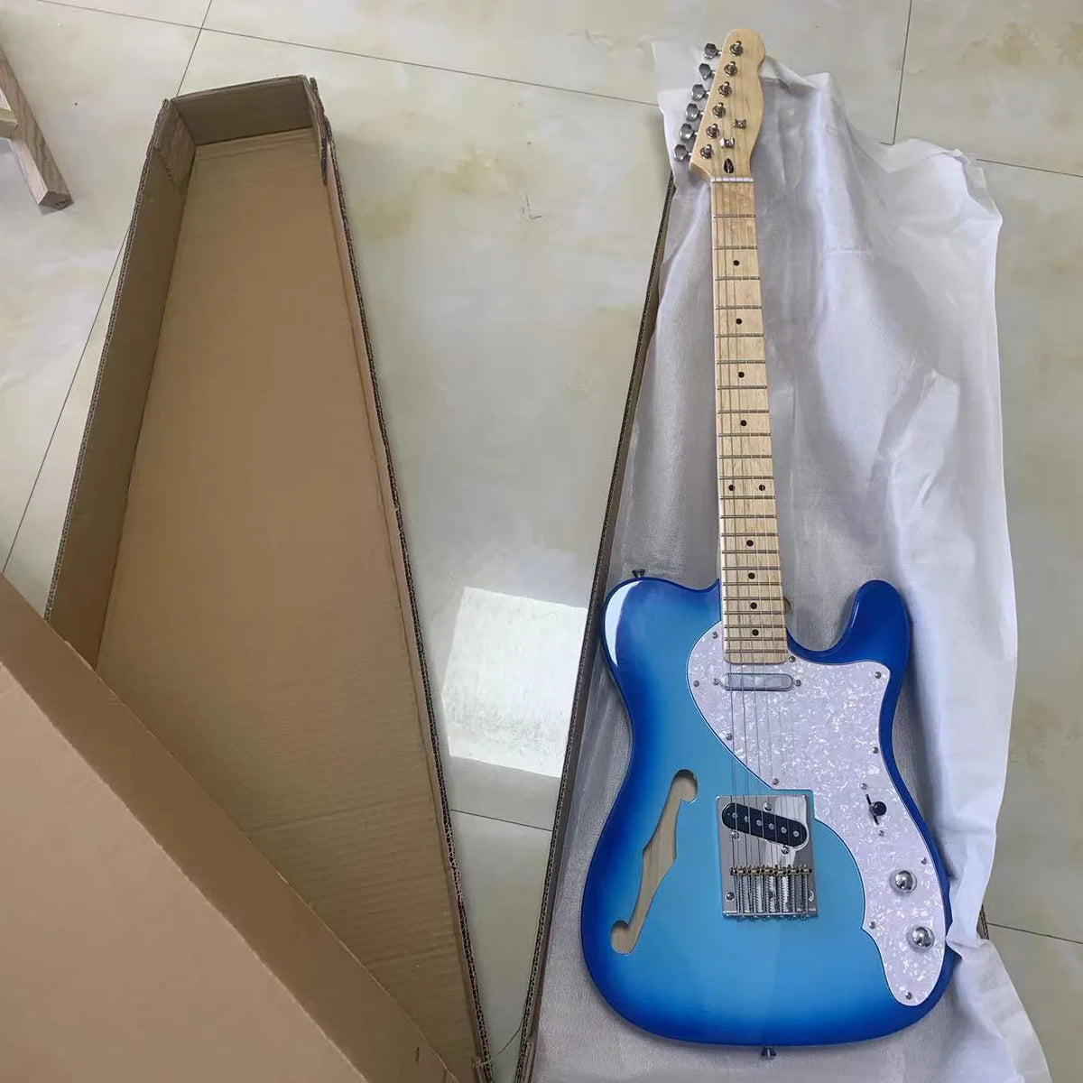 Guitarra eléctrica hueca de 6 cuerdas con pastillas pasivas SS 1V1T3W, 20 trastes, cuerpo de caoba y mástil de arce