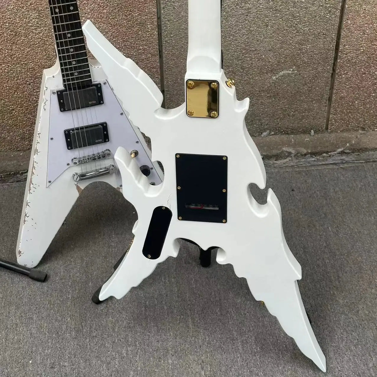 Guitarra eléctrica con alas de Ángel grabadas 6-S, HH, cuerpo blanco con piezas doradas, envío rápido gratis