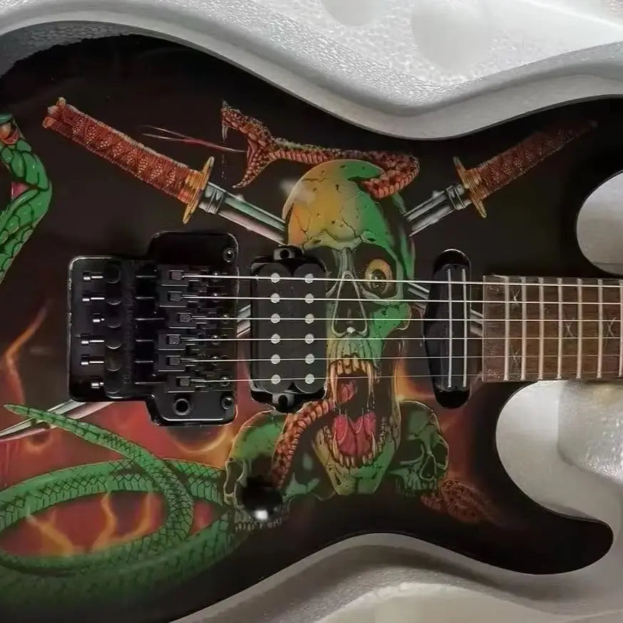 Guitarra Eléctrica LTD Skulls Snakes George Lynch Signature con Puente Floyd Rose, Tuerca de Bloqueo y Herrajes Negros 01