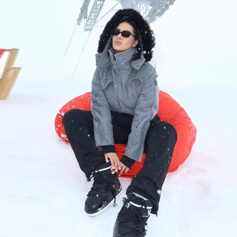 Traje de esquí de una pieza para mujer, con capucha y detalles de piel sintética, cinturón, corte ajustado, resistente al viento, ideal para esquí de invierno, snowboard y actividades al aire libre.