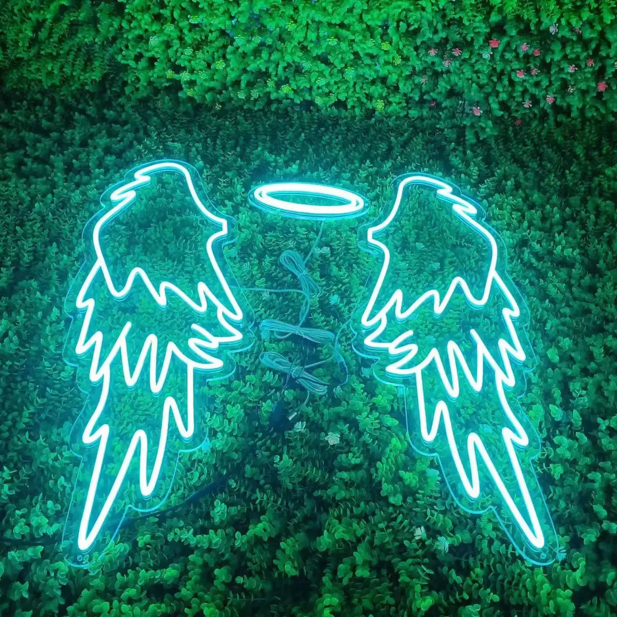 Señal de neón LED con alas de ángel y halo, luz cian