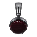 Auriculares cerrados FiiO con copas vino-moradas brillantes y almohadillas negras