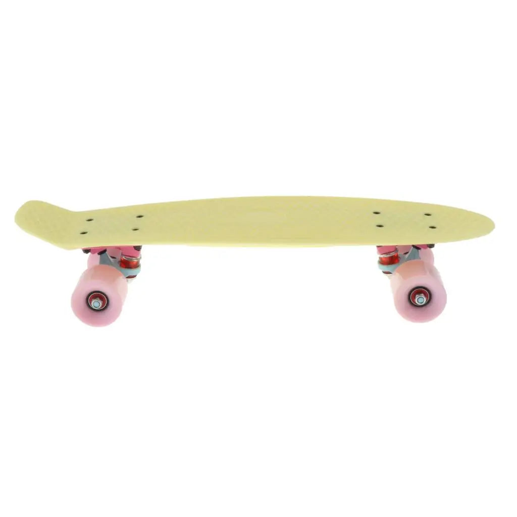 Patineta infantil tipo «cruiser», de 22 pulgadas, modelo mini, ideal para principiantes. Tabla de plástico con ejes de aluminio para un paseo seguro.