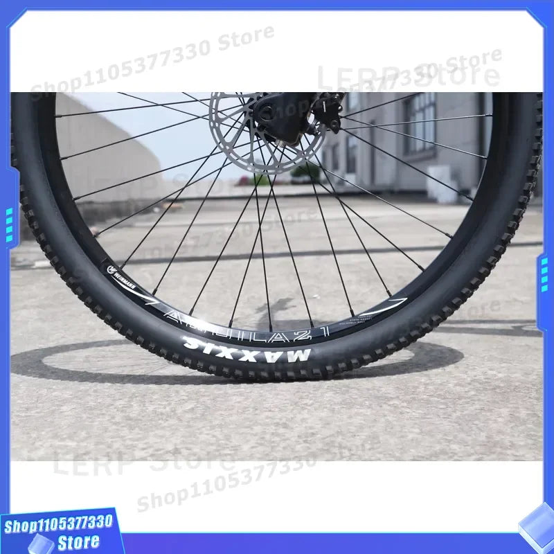 Carbon Fiber 29er Hardtail MTB with Aluminum Alloy Suspension Fork 12 Speed Disc Brake Lightweight Cross Country Trail Bike