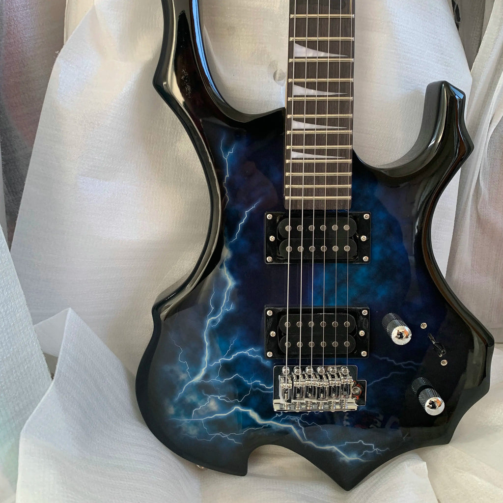 Guitarra eléctrica con gráfico Lightning Bolt llamativo: máquina de rock Eye-Candy, configuración profesional incluida