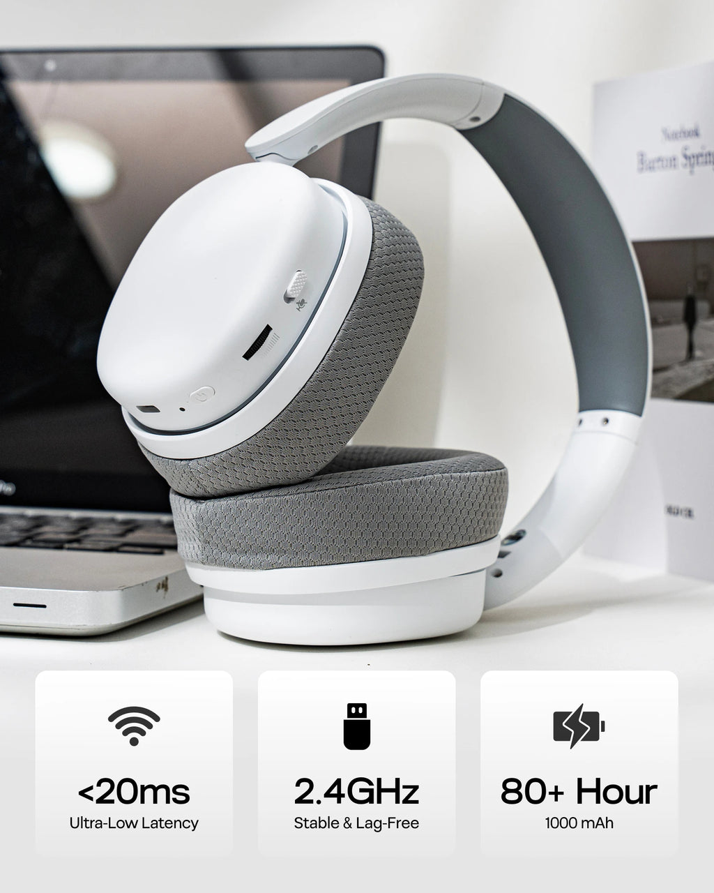 Auriculares gaming blancos con copa lateral, almohadillas de tela y micrófono