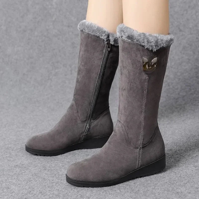 Nuevas botas de invierno 2025 para mujer con entresuela de felpa, botas de nieve modernas, gruesas y cálidas, fondo plano, botas de algodón con cremallera lateral