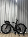 Bicicleta de carretera TT Racing de fibra de carbono, eléctrica, con cambios variables, frenos de doble disco y cuadro rígido