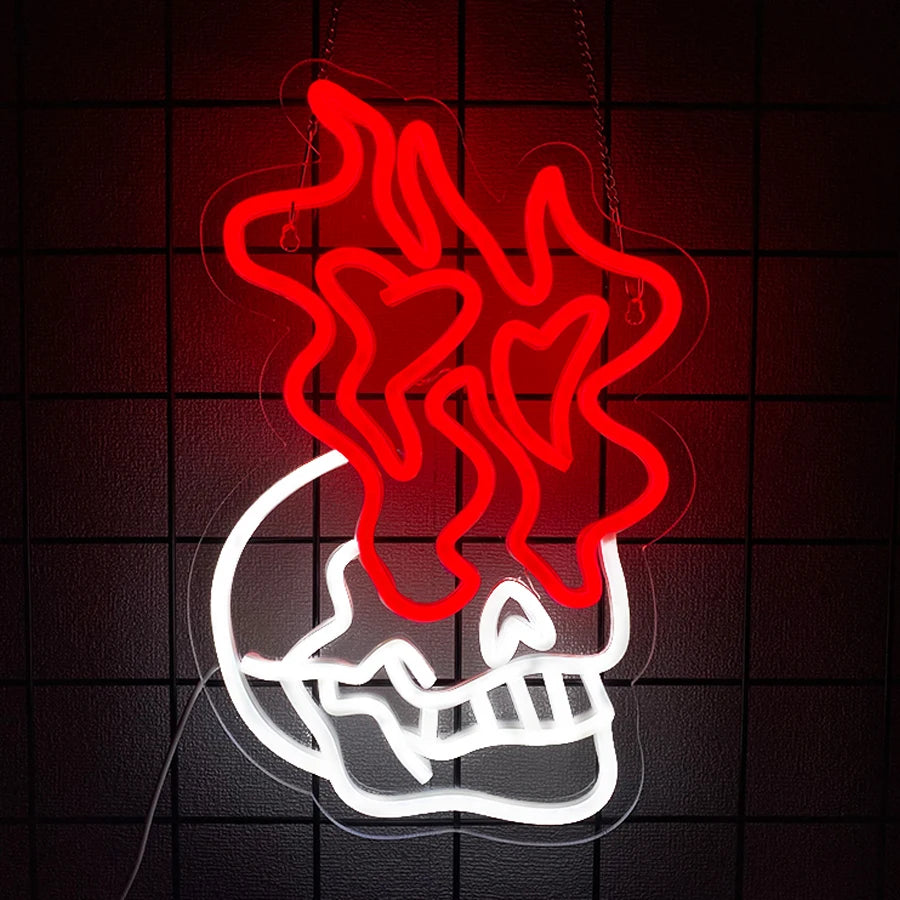 Cartel de neón con calavera estilo esqueleto, rojo y blanco, colgado y encendido
