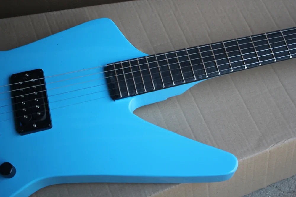 Guitarra Eléctrica Azul de Forma Inusual con Diapasón de Palisandro, 22 Trastes