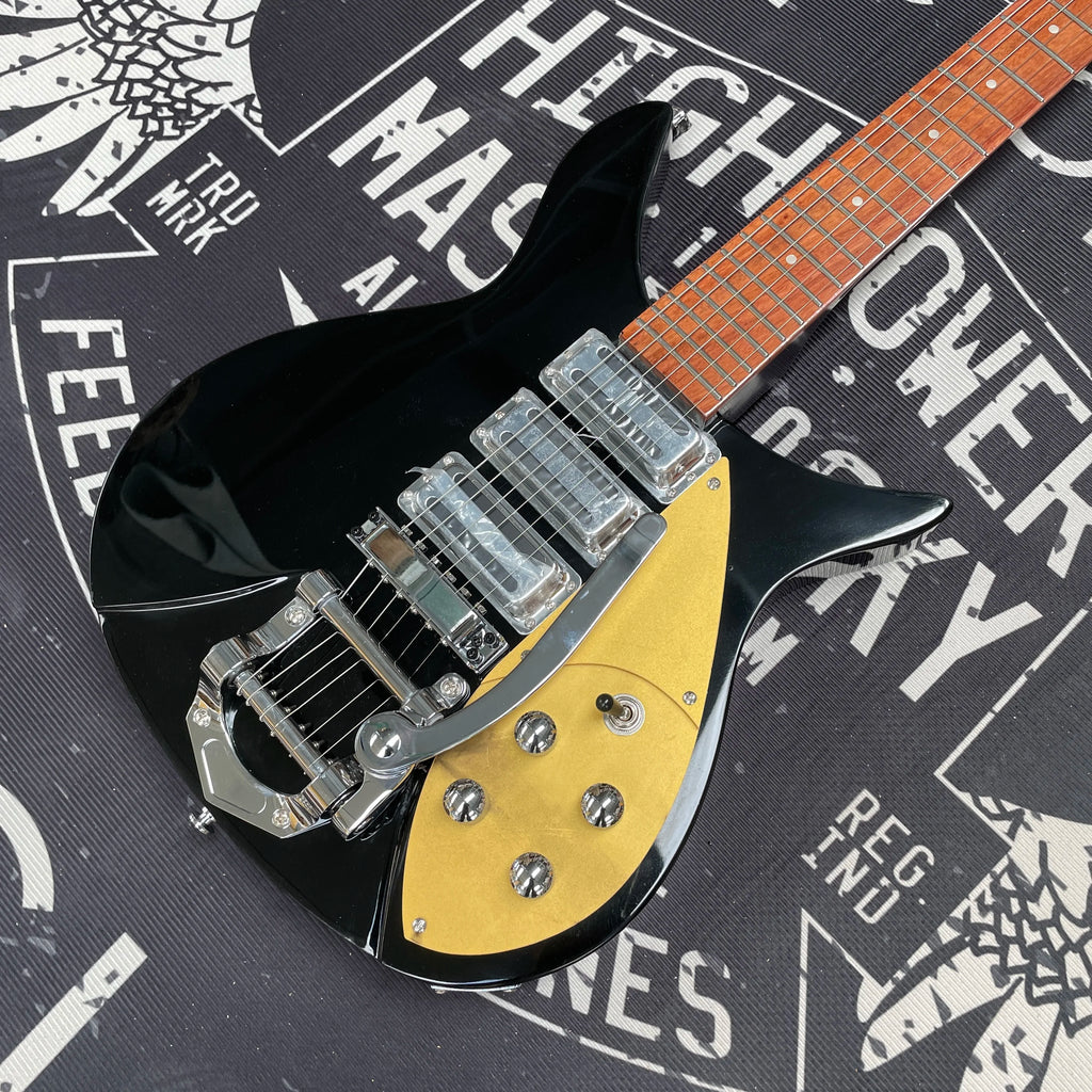 Guitarra Eléctrica Negra de Estilo Retro con Tres Pastillas, Guitarra de Alto Rendimiento con Vibrato Bigsby de Cuerdas Cortas, Guitarra para Actuaciones en Escenario