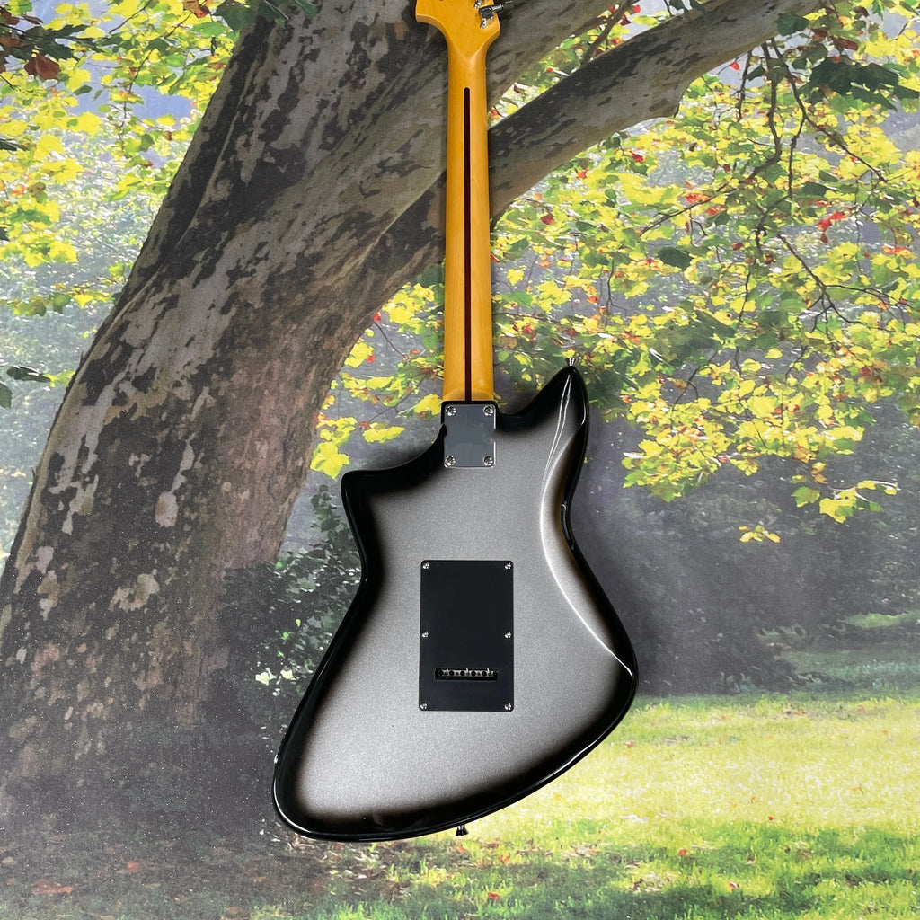 Guitarra eléctrica de 6 cuerdas, guitarra eléctrica de alto nivel estético con diapasón de arce en degradado plateado, guitarra eléctrica para toque rápido estilo rock.