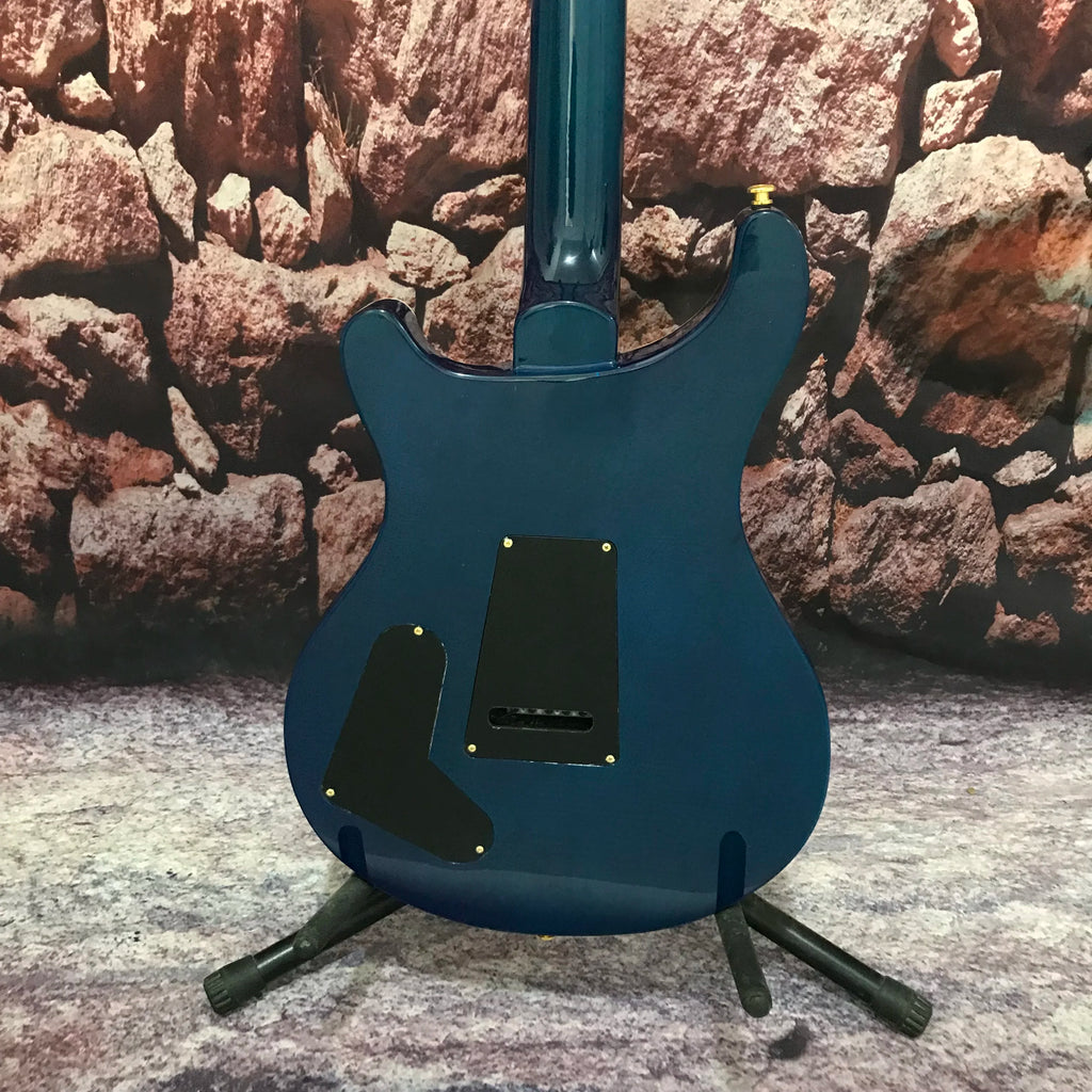 Nueva guitarra eléctrica de 6 cuerdas personalizada de fábrica, color azul pájaro con diseño de dragón, herrajes dorados, cuerpo de caoba, entrega rápida.
