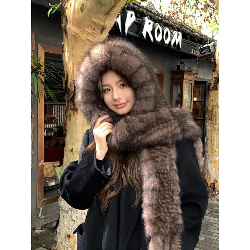 Gorro de piel de zorro, bufanda, gorro para la nieve, abrigo de otoño e invierno para mujer, diseño moderno, gorro de felpa de doble capa para proteger las orejas.