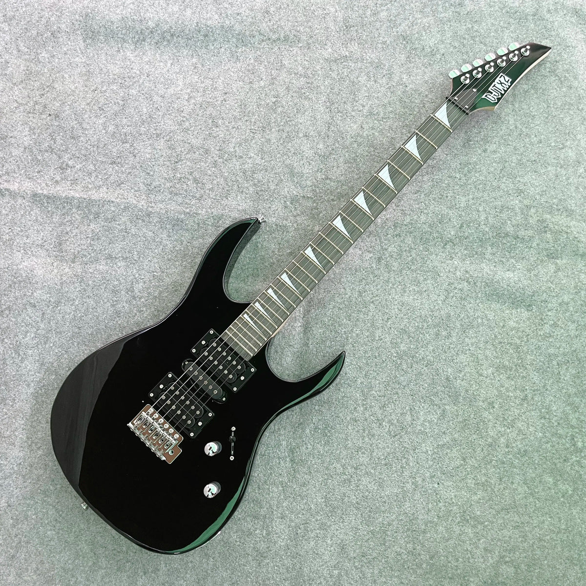 Introducción al Rendimiento y Práctica de la Guitarra Eléctrica Negra para Estudiantes 170 Guitarra Eléctrica