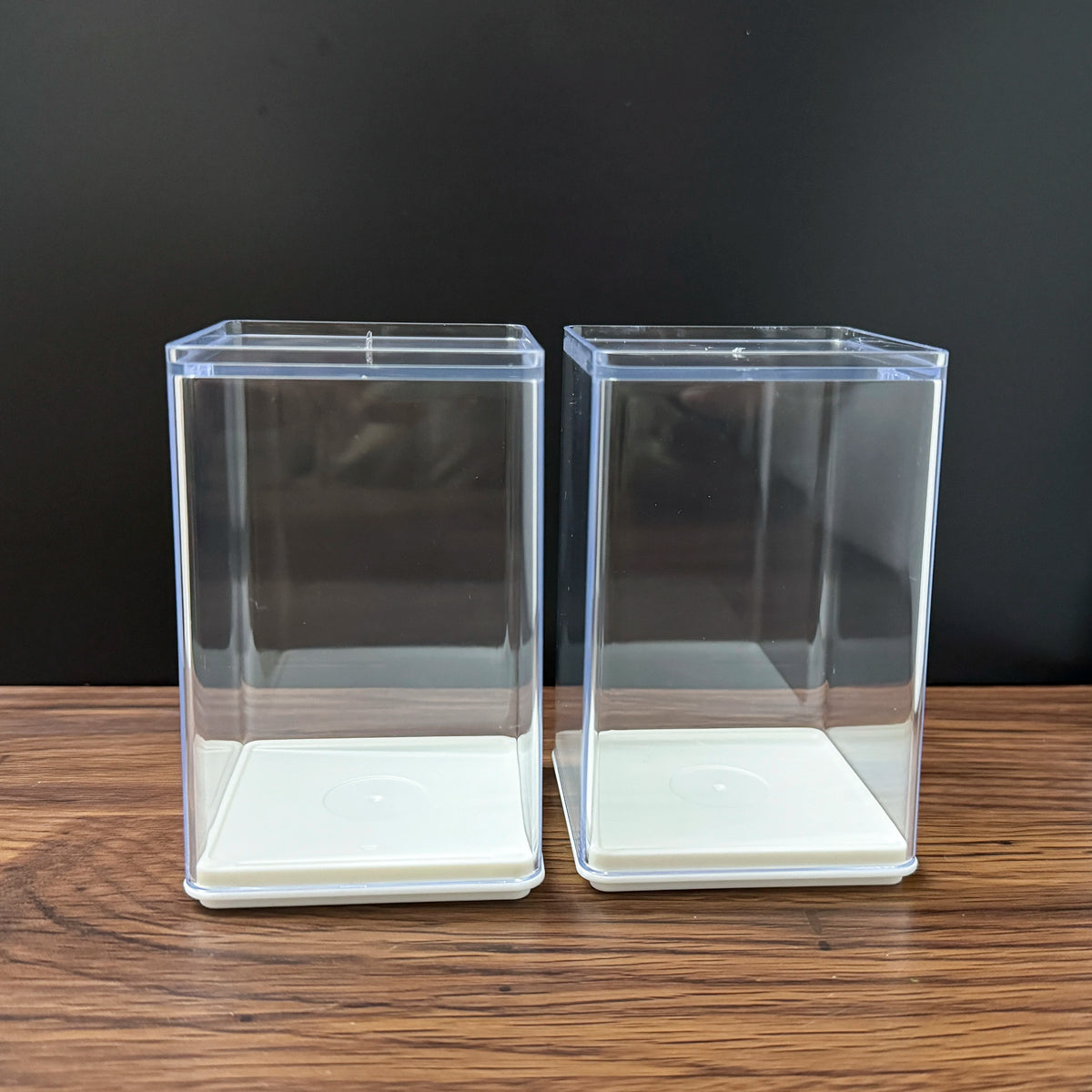 Vitrina expositora acrílica apilable, caja transparente a prueba de polvo con base blanca, para figuras de acción, miniaturas y coleccionables pequeños