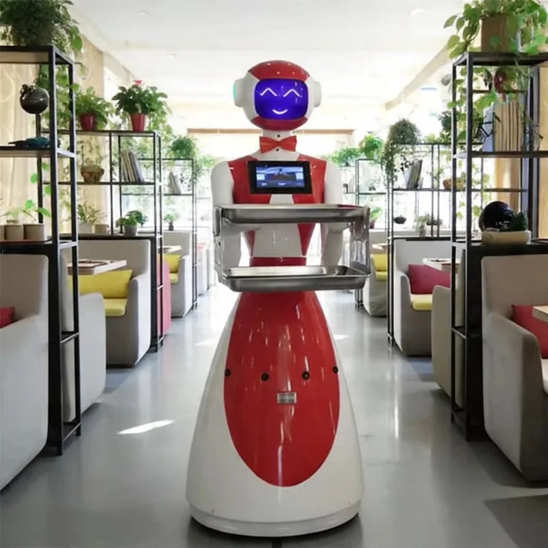 Robot camarero de reparto con bandeja metálica, cuerpo rojo y blanco, pantalla azul sonriente