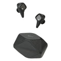 Auriculares inalámbricos negros con estuche hexagonal de carga, vista frontal