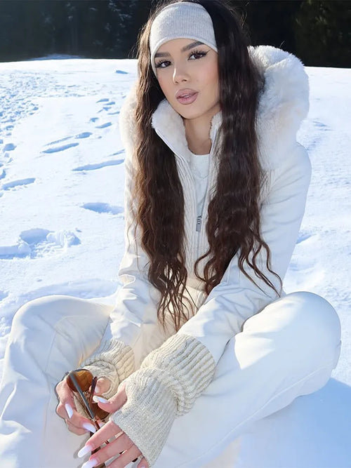 Mono de esquí blanco para mujer con capucha de piel sintética, abrigo acolchado impermeable ajustado con cinturón a la moda, traje deportivo de invierno para mujer 2025