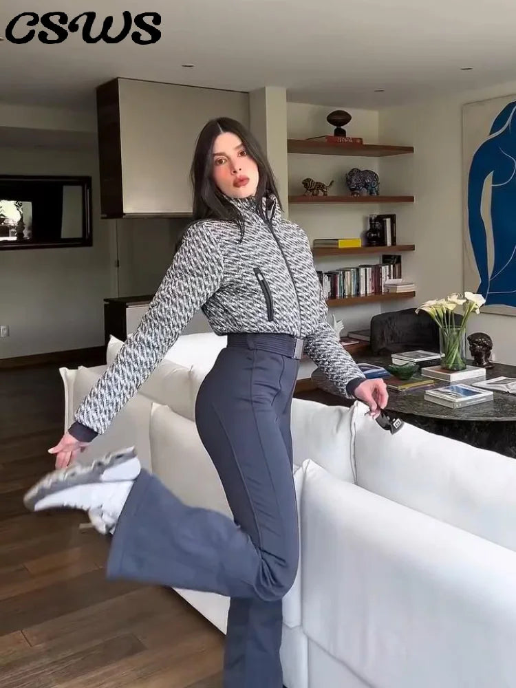 Mono de esquí grueso con estampado elegante para mujer, pelele largo elegante de manga larga con cuello levantado y cinturón con cremallera, peleles cálidos de cintura alta a la moda