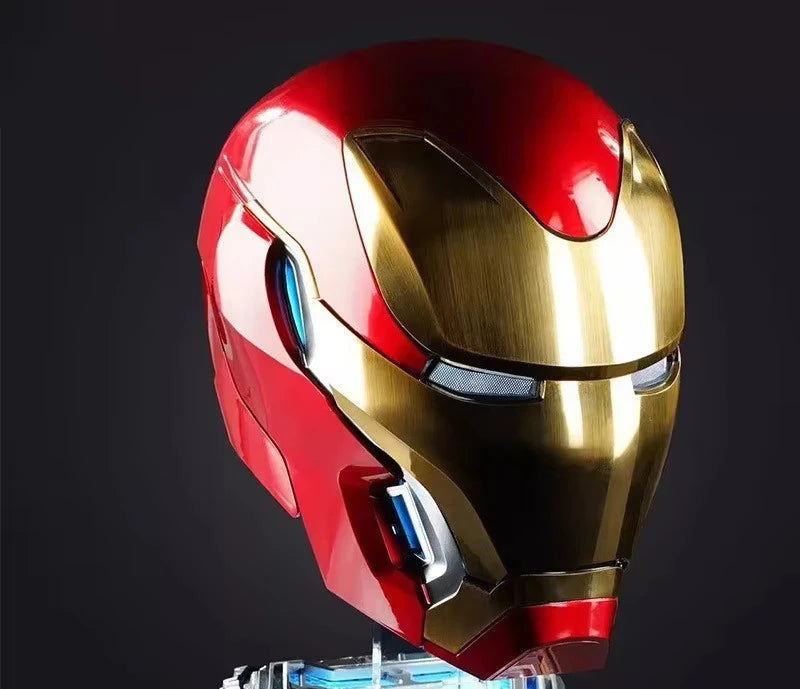 1/1 Casco de Iron Man, modelos Mk5, Mk50 y Mk17. Casco que se puede usar y transformar, con activación por voz de Jarvis y apertura y cierre eléctricos. Artículo de colección.