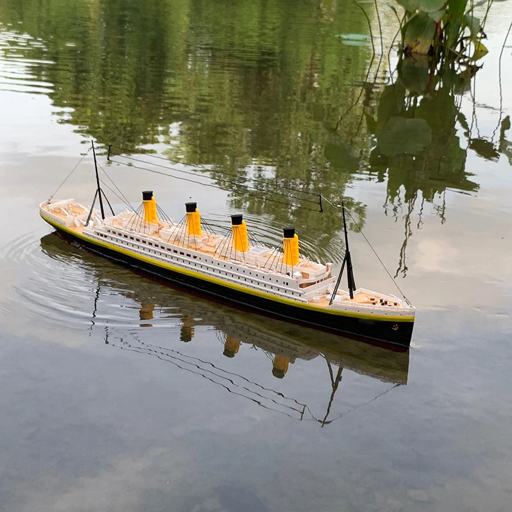 Barco Titanic a control remoto escala 1:325, yate de crucero RC grande de 32 pulgadas, embarcación RC con luz LED para lagos y piscinas para niños