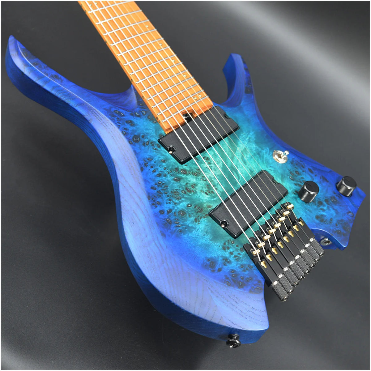 Guitarra NK 2026 con trastes en abanico, 8 cuerdas, unión de cuello en forma de cuña, guitarra eléctrica sin cabeza, color azul y verde, cuello de álamo con vetas de arce.