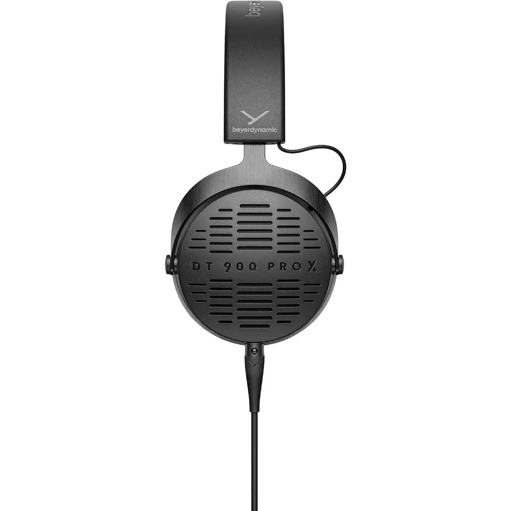 Auriculares Beyerdynamic DT 900 PRO X en vista frontal, copa negra y cable