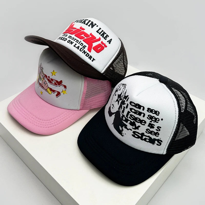 Gorra de béisbol estilo americano para crucero, con estampado de anime y letras, de malla tipo camionero, transpirable, para hombres y mujeres, versátil y a la moda
