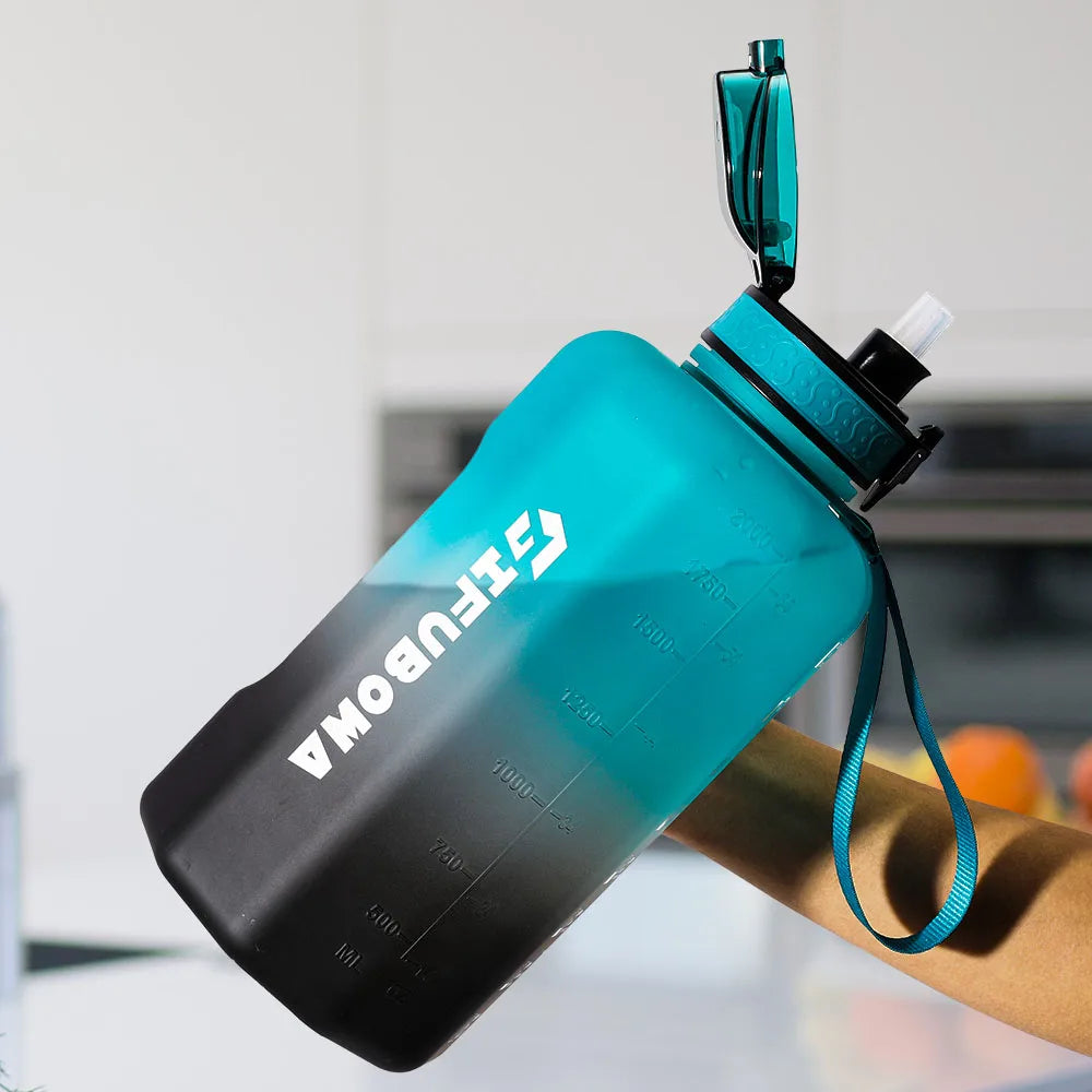 Botella de agua grande de 2,2 litros con marcador de tiempo con asa, jarra enorme de gran capacidad de medio galón a prueba de fugas de paja para entrenamiento, gimnasio y Fitness