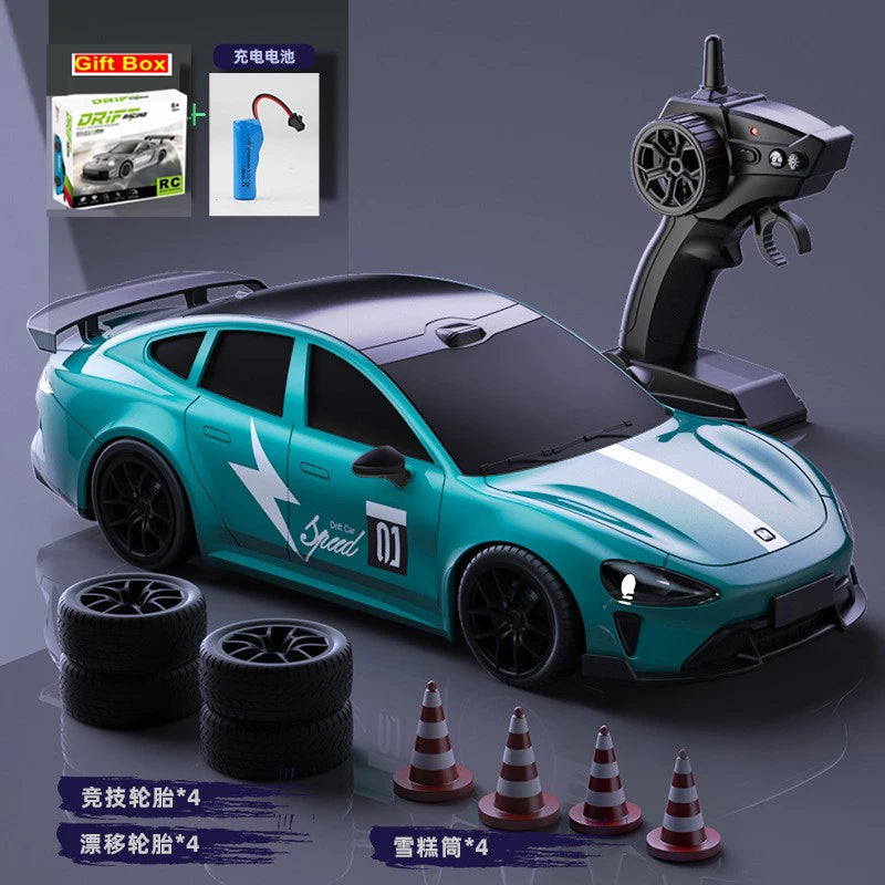 Coche RC de deriva 1:24 verde azulado con control remoto y conos de pista