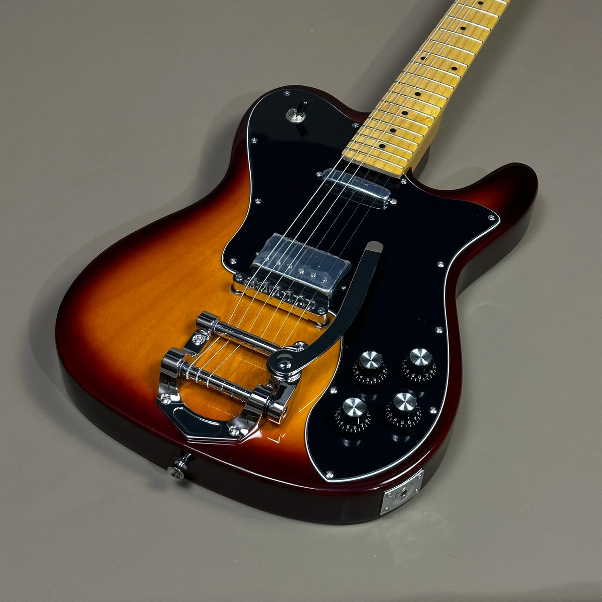 Guitarra eléctrica de alta calidad TL vibrato color Sunburst