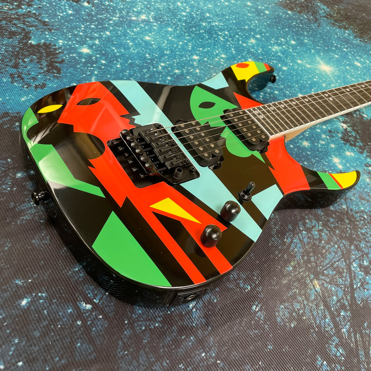 Guitarra con diseño geométrico colorido, mástige ultrafino con tacto cómodo, guitarra eléctrica de rock y metal con doble pastilla.