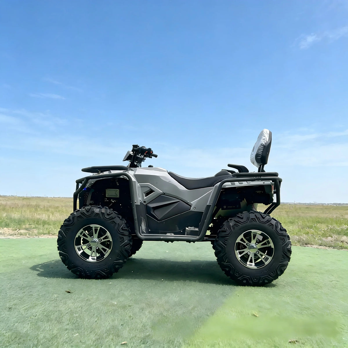 Cuatrimoto ATV 4x4 de 650 cc con transmisión CVT automática, para adultos, con depósito de combustible de gran capacidad de 16 litros y respaldo.