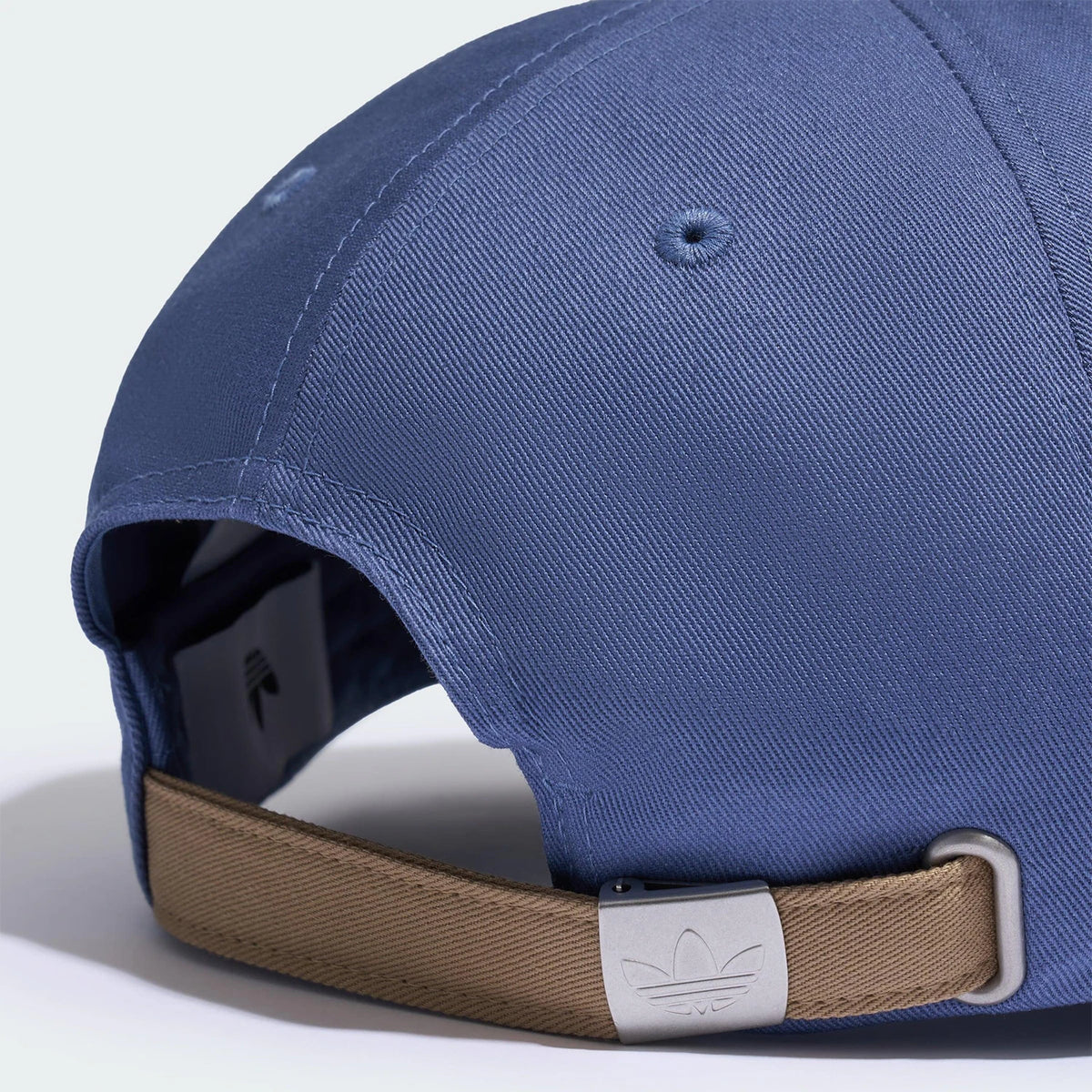 Gorra de béisbol retro casual Adidas con el trébol original para hombre y mujer KF9722