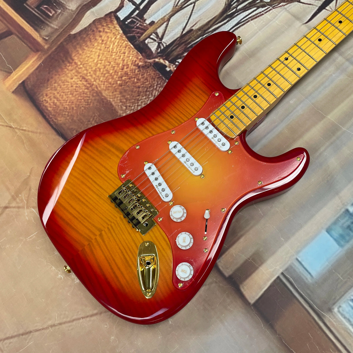 Guitarra eléctrica de 6 cuerdas con chapa de madera con rayas de tigre, diapasón de arce y herrajes dorados, guitarra eléctrica vintage de rock
