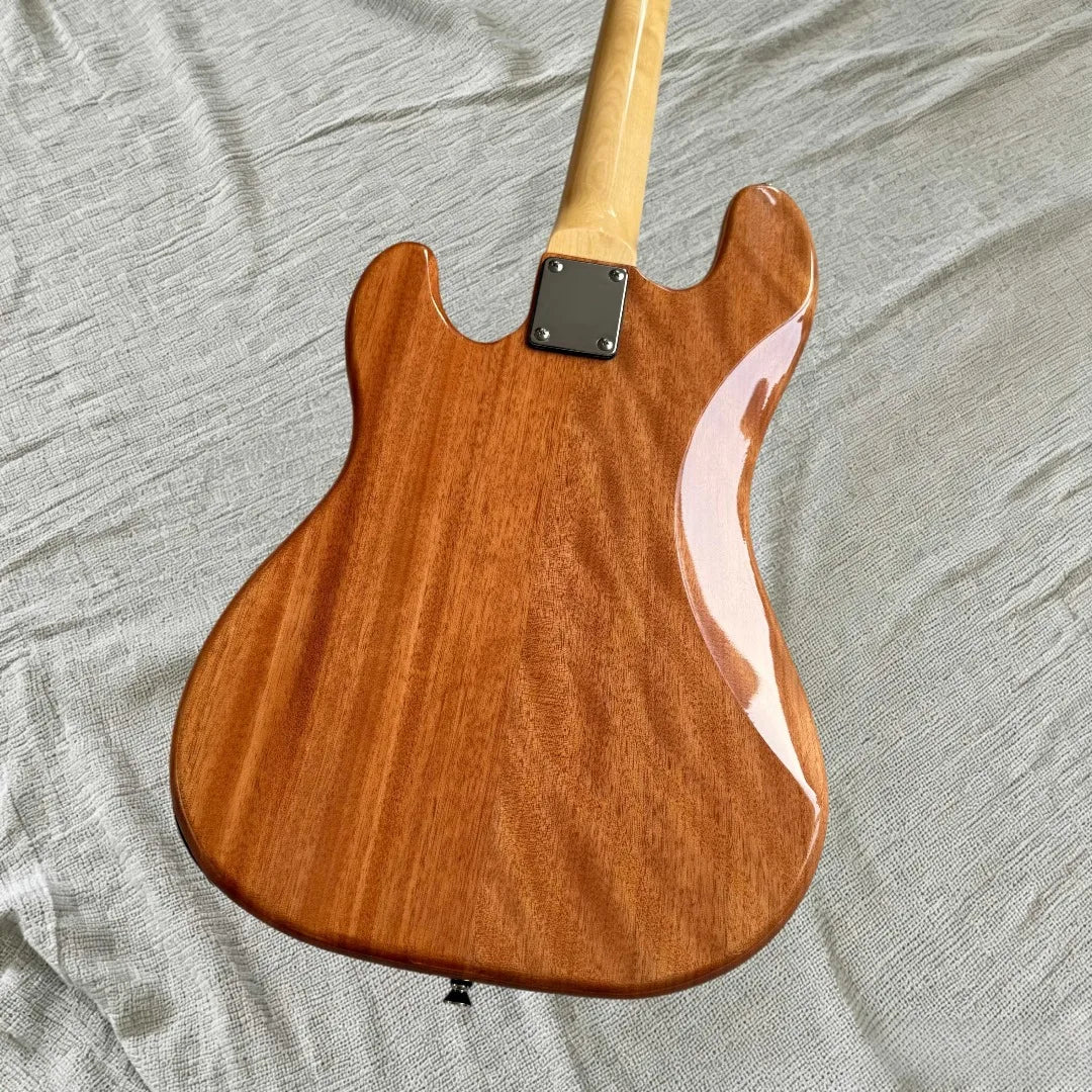 Bajo eléctrico de 4 cuerdas sin trastes, acabado en madera natural, cuerpo macizo, protector de cuerdas negro, diapasón de palisandro.