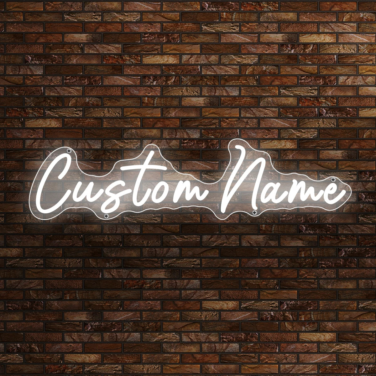 Letrero de neón “Custom Name” en blanco sobre pared de ladrillo oscuro