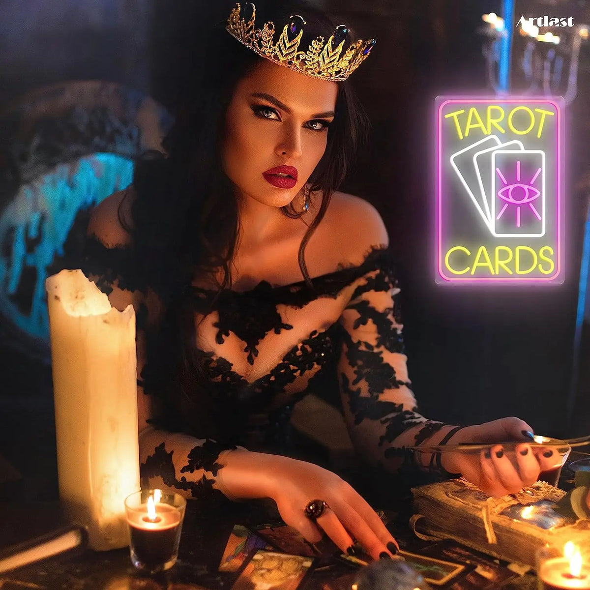 Letrero de neón USB con tarjetas del tarot, diseño cuadrado rosa, letras amarillas y símbolo magenta