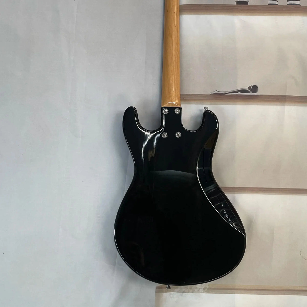 Guitarra Eléctrica Ventur.s John.y Ramone Mosr.te Mark II Blanca y Negra con Tune-A-Matic y Stop